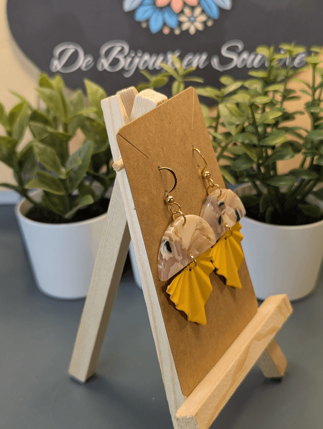 Boucles d'oreilles en deux parties, rose et jaune. 