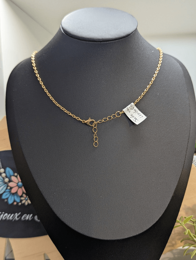 Collier mi long avec double chaine couleur or rosé et perles naturelles et en verre. 