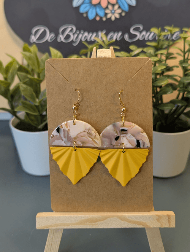 Boucles d'oreilles en deux parties, rose et jaune. 