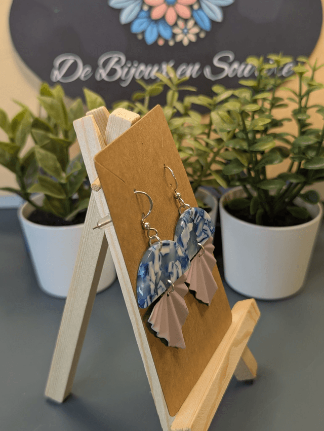 Boucles d'oreilles en deux parties, bleu et violet. 