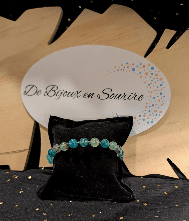 Bracelet en perles d&#039;agate veine de dragon, perles d&#039;espacement verte, le fermoir et la chaine fermoir sont de couleur argent.  